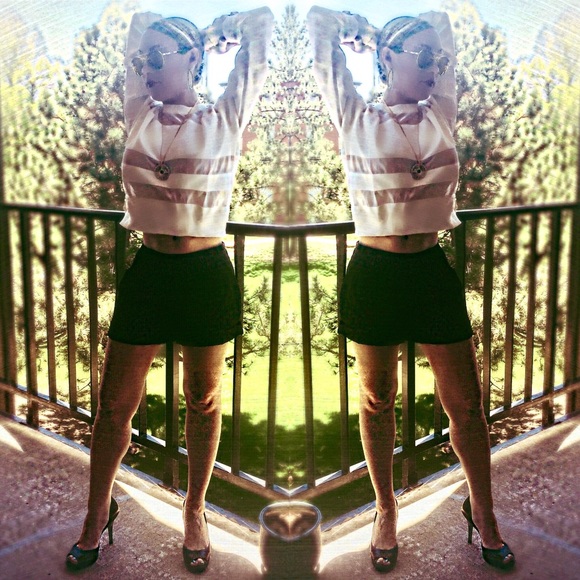 White Illusion Stripe Crop Long Sleeve Top - Picture 2 of 8